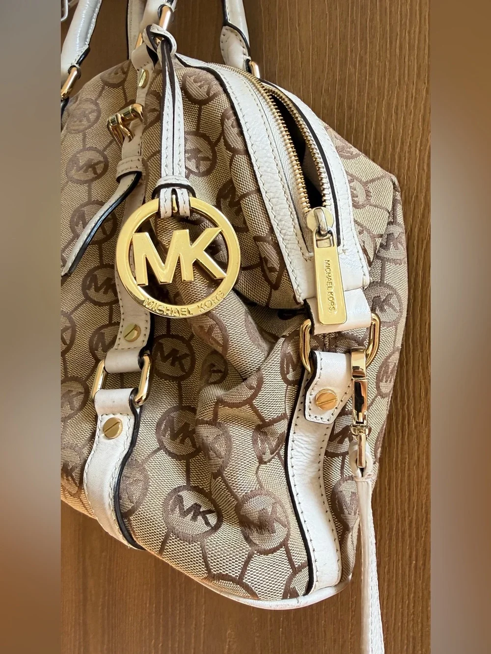 Michael Kors signature mk
